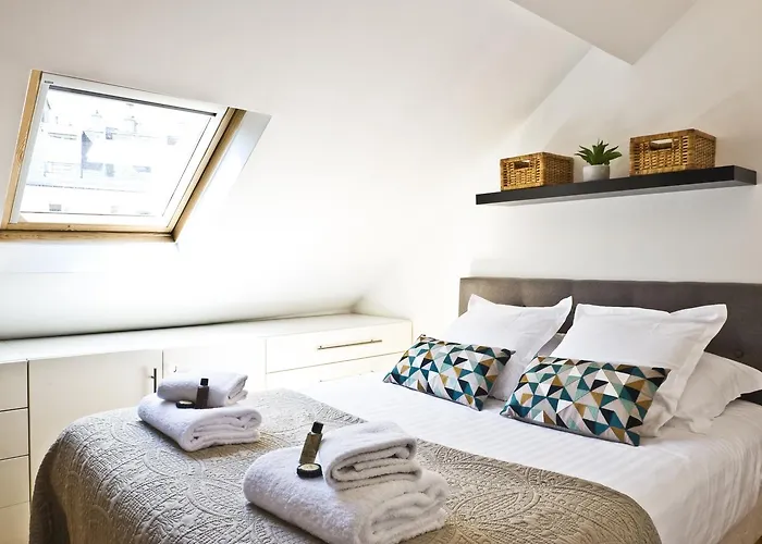 Pick A Flat\'S Apartments In Batignolles - Rue Biot